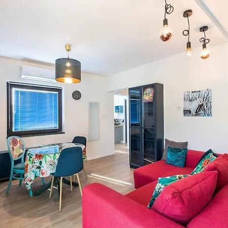 Holiday home Boutique Triple House With Garden & Roof Terrace *