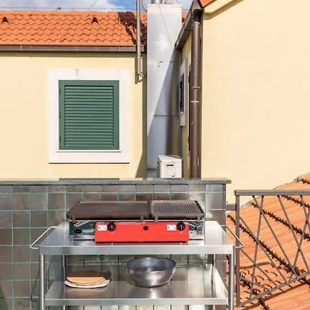 Boutique Triple House With Garden & Roof Terrace Split