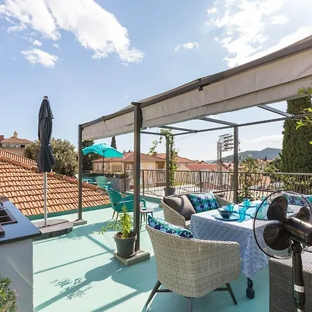 Sleeps 8 Pet Friendly Garden & Roof Terrace بيت للعطل *