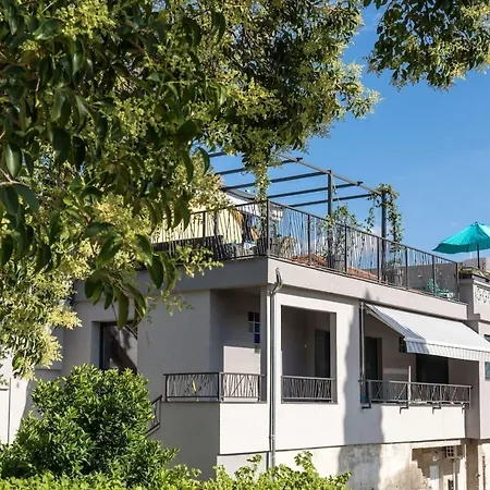 Sleeps 8 Pet Friendly Garden & Roof Terrace * سبليت